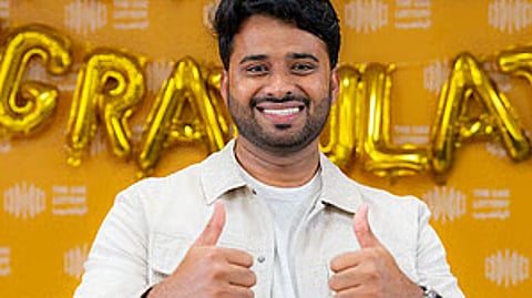 مليونير بـ 100مليون درهم يرفض ترك وظيفته في الإمارات