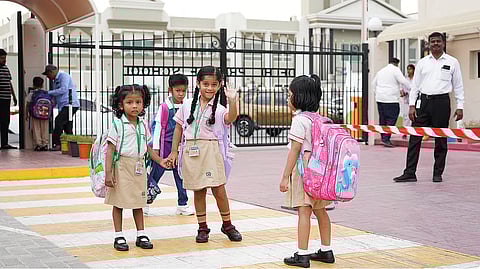 مستشار تعليمي ذكي لخيار مدرسي أمثل في دبي