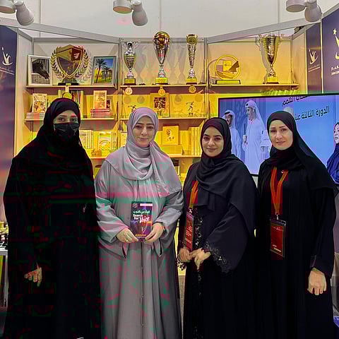 فاطمة آل علي تتوسط نهيدة البارودي وعائشة الحوسني وعنود عبد الرحمن