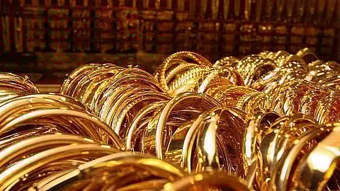 أساور ذهبية