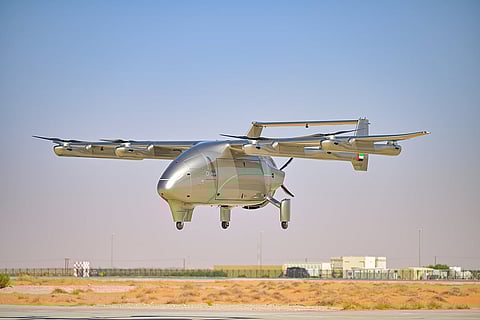 أطلقت شركة لود للطائرات الذاتية طائرتها الهجينة VTOL للتوصيل في منتصف المسافة خلال حفل أول رحلة هلي الذي أقيم في طيران الصقر الإماراتي في العين في 13 نوفمبر 2025. صور KT: محمد سجاد.