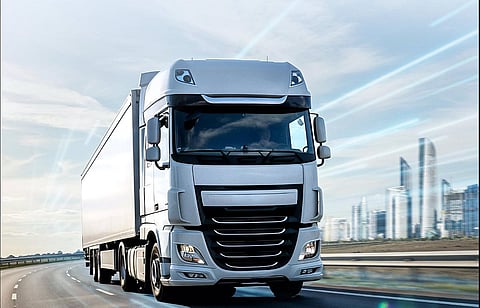 حظر الشاحنات على طريقين بأبوظبي بدءاً من 1 ديسمبر