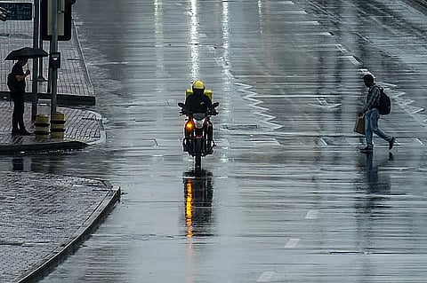 أمطار متوقعة اليوم على مناطق بالإمارات وتنبيه من الضباب