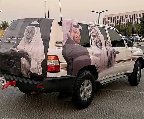 غداً..غرامات لمركبات تحمل ملصقات العيد الوطني بالشارقة