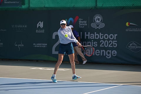 فيرا زفوناريفا تضرب كرة العودة.