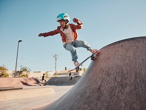 ديزار فارمر يتدرب في حديقة ويستبارك للتزلج في فينتورا، كاليفورنيا، في 23 نوفمبر 2025. — آدم أمينجوال/نيويورك تايمز