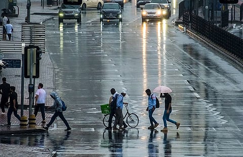 توقعات بأمطار غزيرة وانخفاض الحرارة في الإمارات غداً