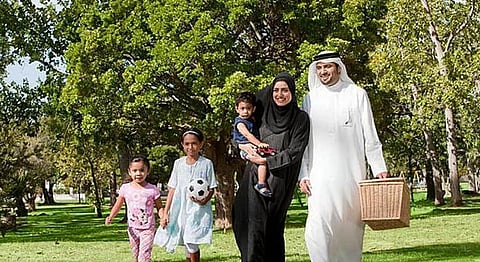 انخفاض الإنجاب في الإمارات: تكاليف المعيشة والعمل يحدّان من حجم الأسر