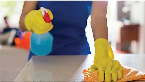 السعودية: دفع رواتب العمالة المنزلية إلكترونياً 1 يناير