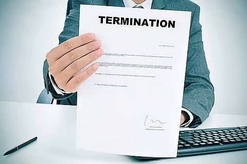 وظائف الإمارات: هل تتغير فترة الإشعار بناءً على سبب الإنهاء؟