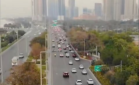 قيود مرورية مؤقتة بأبوظبي للاحتفال برأس السنة الجديدة