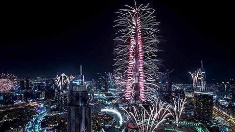 دبي تسخر التكنولوجيا والنقل العام لتأمين ليلة رأس السنة