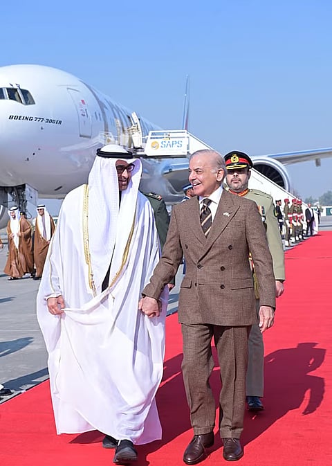 محمد بن زايد وشهباز شريف