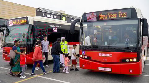 طرق دبي تنقل أكثر من 2.8 مليون راكب خلال احتفالات رأس السنة 2026