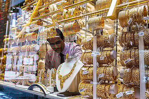 بريق الادخار يغلب الموضة: السبائك تخطف الأضواء بدبي