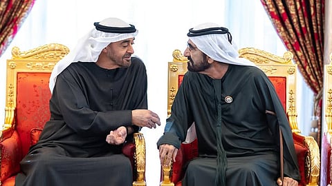 محمد بن زايد آل نهيان ومحمد بن راشد في محادثة.