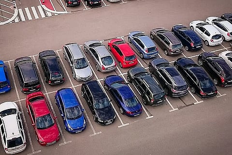"مواقف السيارات" تسيطر على مفاوضات الإيجار في دبي