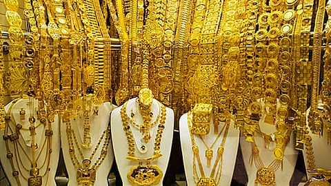 قفزة تاريخية في أسعار الذهب بدبي: عيار 22 يتخطى حاجز 500 درهم