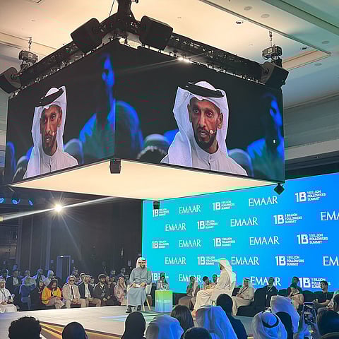 عبد الله آل حامد: صمت الإمارات "قوة وثقة" والضجيج الرقمي لا يصنع الواقع