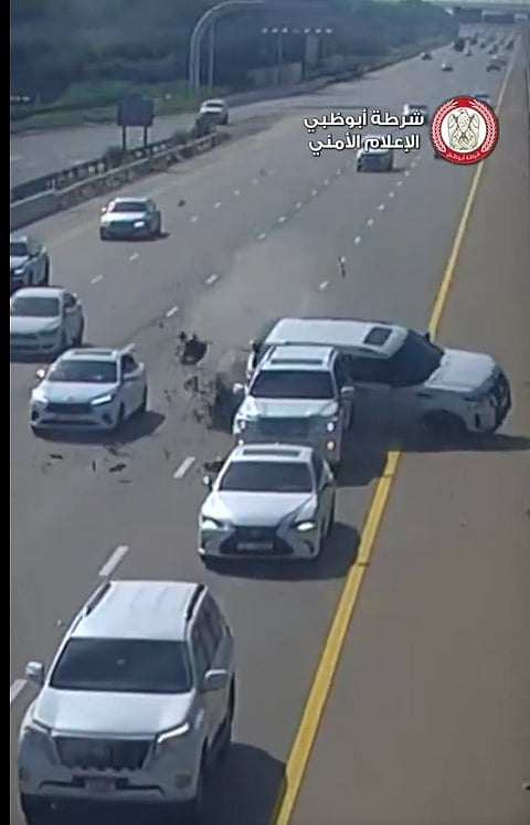 شرطة أبوظبي تكشف "الوجه المرعب" للقيادة المشتتة