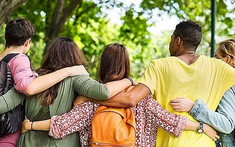 تحذيرات عاجلة لأولياء الأمور في دبي من "تحديات" مدرسية وإلكترونية تهدد الطلاب