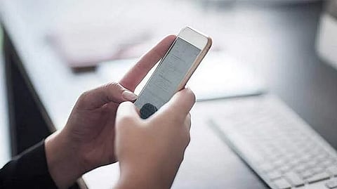 شرطة أبوظبي تحذر من روابط الإعلانات المزيفة عبر الإنترنت