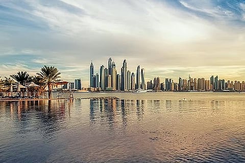 طقس غائم جزئياً وحرارة تنخفض إلى 10 درجات مئوية