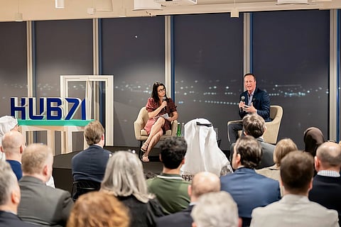 أجرت إيميلي شيفيلد مقابلة مع رئيس الوزراء البريطاني السابق اللورد ديفيد كاميرون