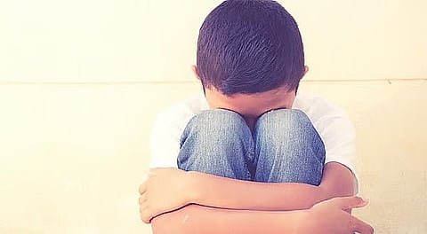 حزن الأطفال.. صمت طويل يحتاج إلى "طمأنينة" الآباء