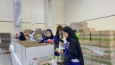 تحمل الشحنة 4000 طن من المساعدات الإنسانية الموجهة للعائلات في غزة