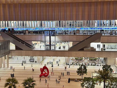 ثريات وطاقة شمسية.. محطة مترو إعمار الجديدة تحفة معمارية في الخور