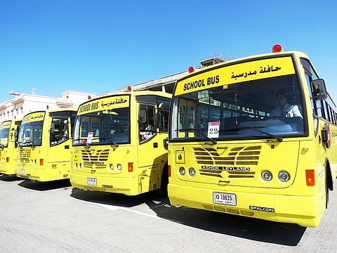 دبي تطلق أول تجربة للنقل الطلابي المشترك بالسيارات العائلية