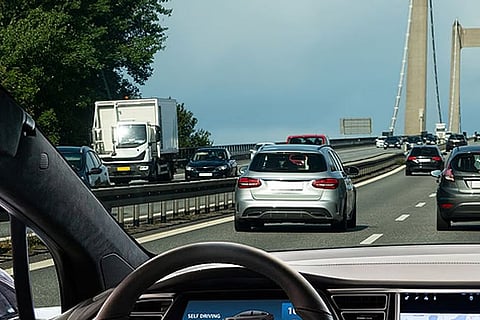 قانونٌ شاملٌ لتنظيم تشغيل المركبات ذاتية القيادة لعام 2026 في رأس الخيمة