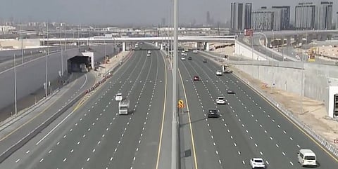 حادث صباحي مبكر يؤخر حركة المرور باتجاه أبوظبي