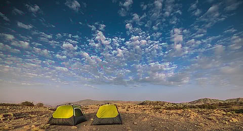 شرطة رأس الخيمة تذكر بقواعد التخييم وإجراءات السلامة