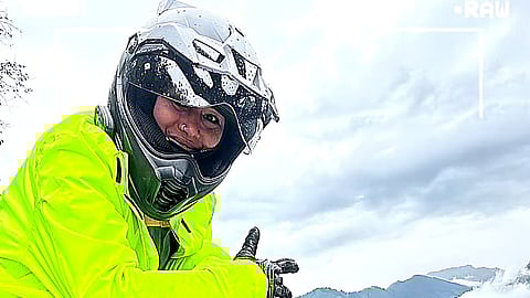 فاطمة اللوغاني..رحلة الـ 30 ألف كيلومتر على دراجة نارية