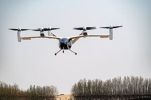 الإمارات تقود عصر التنقل الذكي: إقلاع التاكسي الجوي وبداية رحلة القيادة الذاتية