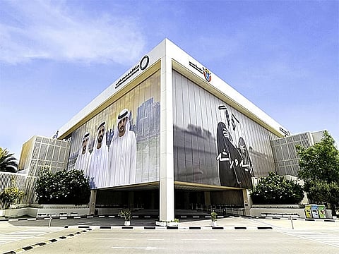 "كهرباء دبي" ..مهندس ذكاء اصطناعي لرفع كفاءة الشبكة وخفض النفقات