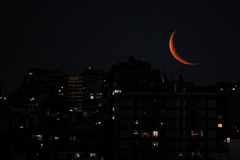 هلال القمر. الصورة: وكالة الصحافة الفرنسية