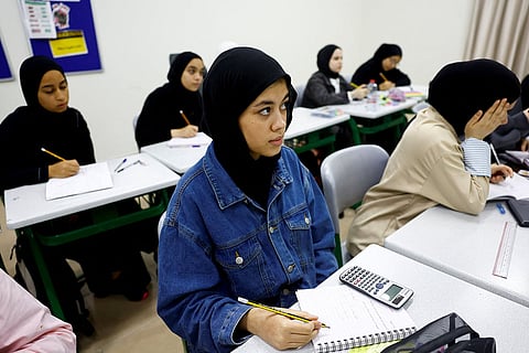 في جميع أنحاء دبي وخارجها، تشارك المدارس روابط واستبيانات لمساعدة العائلات على الاستعداد