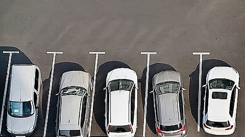 تمديد ساعات المواقف المدفوعة في مناطق بخورفكان