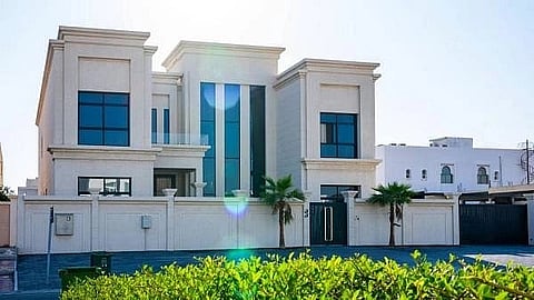 تم تقديم إطار عمل المباني الخضراء في عجمان عام 2018، مما جعل الامتثال لمعايير الاستدامة إلزاميًا لتراخيص البناء الجديدة