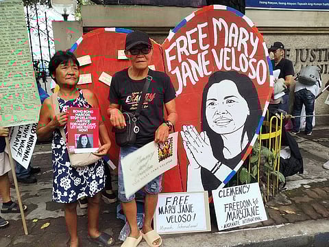 تحلوا بالرحمة. طلب والدا عاملة فلبينية مهاجرة مسجونة يوم الاثنين من الرئيس ماركوس منح العفو لابنتهما