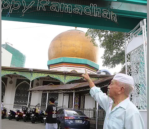 استغرق بناء المسجد الذهبي 40 يومًا فقط. تم تجنيد السكان المسلمين للمساعدة في البناء السريع. بعضهم لا يزال يعيش في كيابو