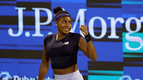 كوكو غوف من الولايات المتحدة تحتفل بفوزها في مباراتها في دور الـ 16.