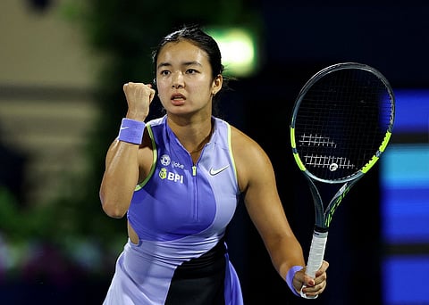 ألكسندرا إيالا من الفلبين تتفاعل خلال مباراتها في دور الـ16 ضد الرومانية سورانا كيرستيا.