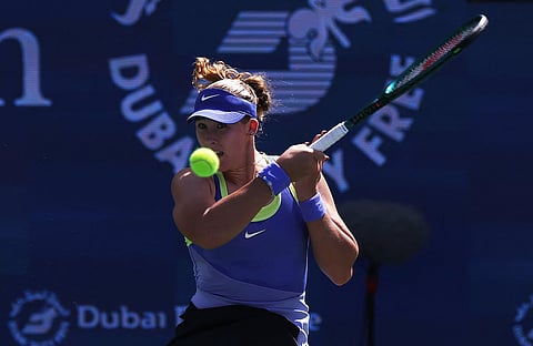 ميرا أندريفا الروسية في مواجهة خلال مباراتها في دور الـ16 ضد جاكلين كريستيان الرومانية.