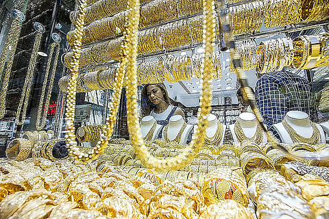 بعد أن وصلت إلى مستوى قياسي بلغ 5,500 دولار في وقت سابق من هذا العام، كانت أسعار الذهب تتداول حول مستوى 5,000 دولار يوم الخميس.