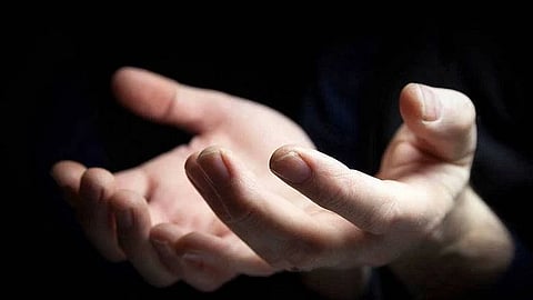 إصابات مزيفة و"عائلة عالقة" .. حيل شيطانية للمتسولين في رمضان