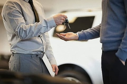 تشمل المزايا النموذجية دفعة أولى صفرية وأقساط شهرية منخفضة، وتأمينًا وتسجيلاً مجانيين، وحزم ضمان وخدمة ممتدة